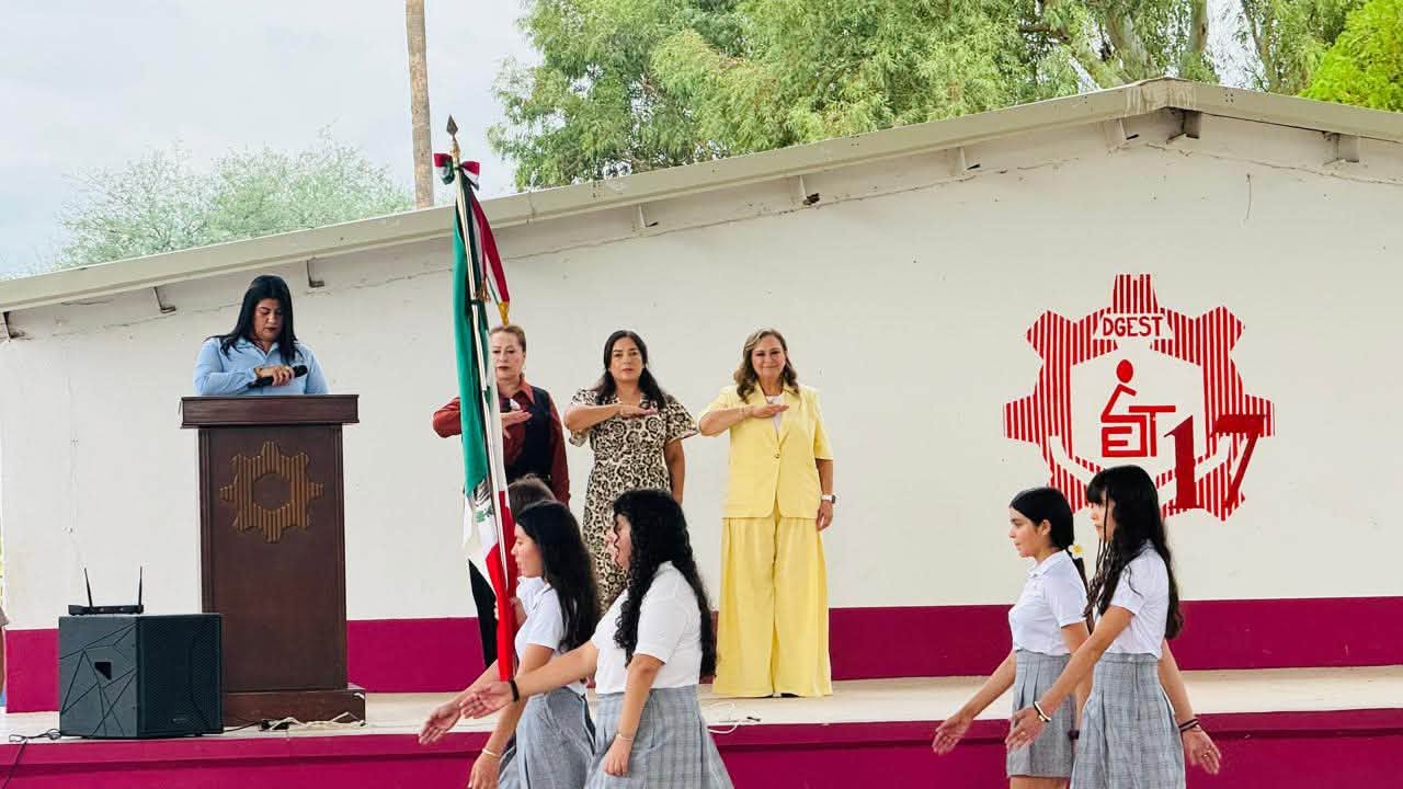 HONORES A LA BANDERA EN LA ESCUELA SECUNDARIA TÉCNICA NO. 17
